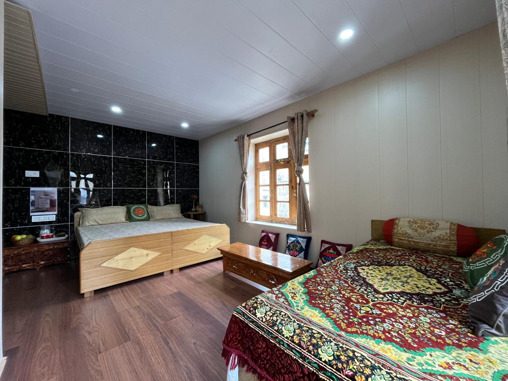 Snowflake Homestay Gondhla Extérieur photo