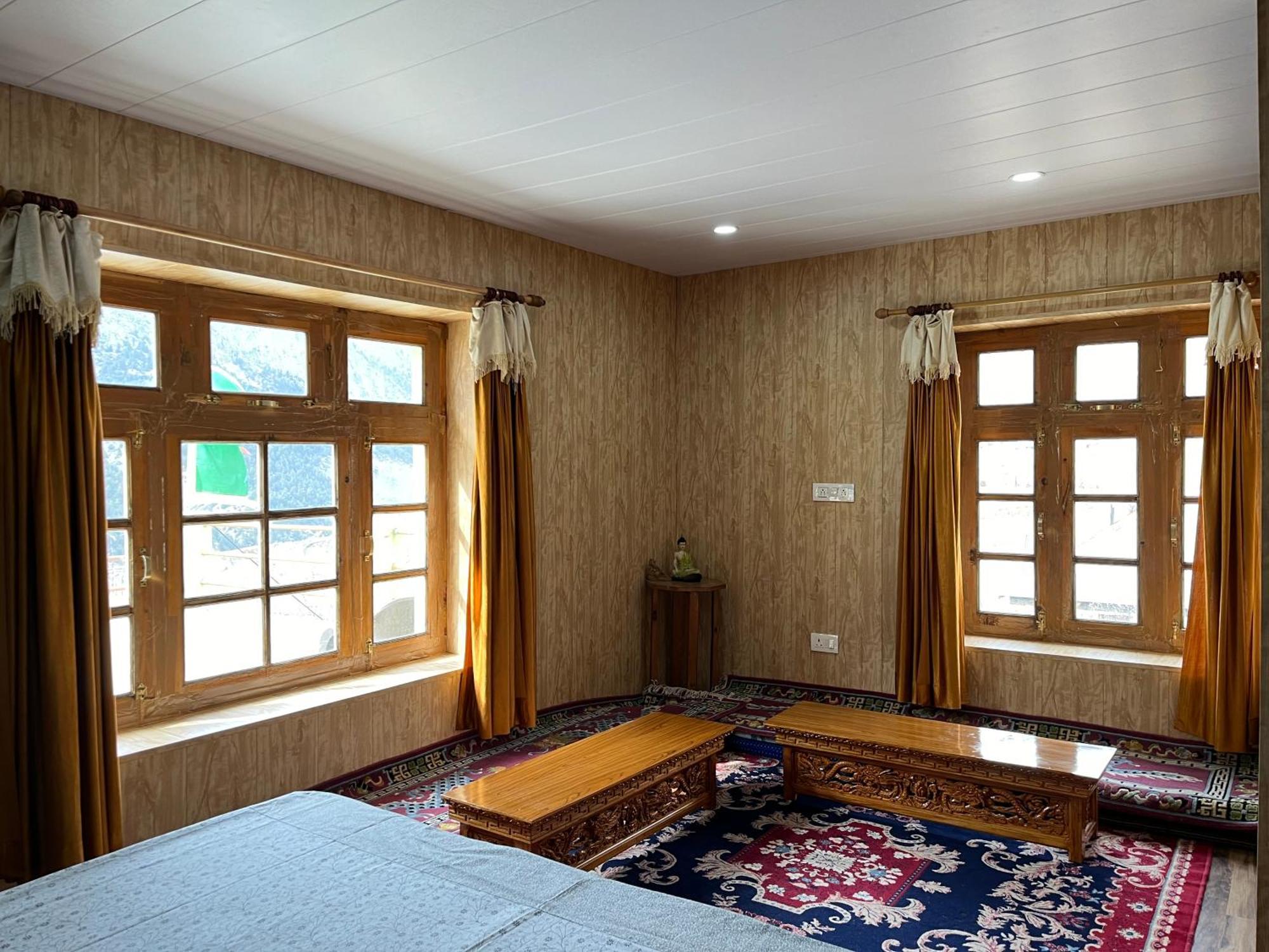 Snowflake Homestay Gondhla Extérieur photo